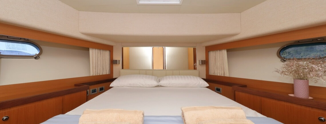 DOMINIQUE Ferretti 24