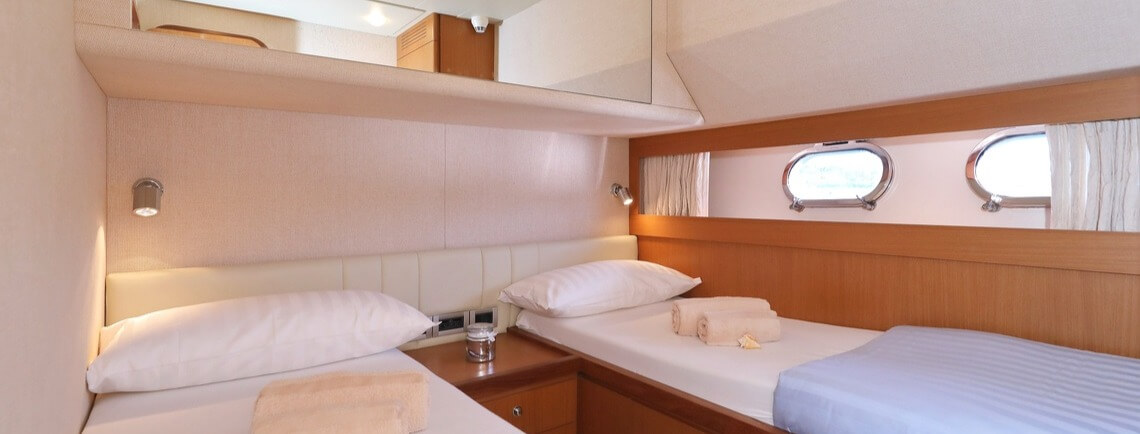 DOMINIQUE Ferretti 25