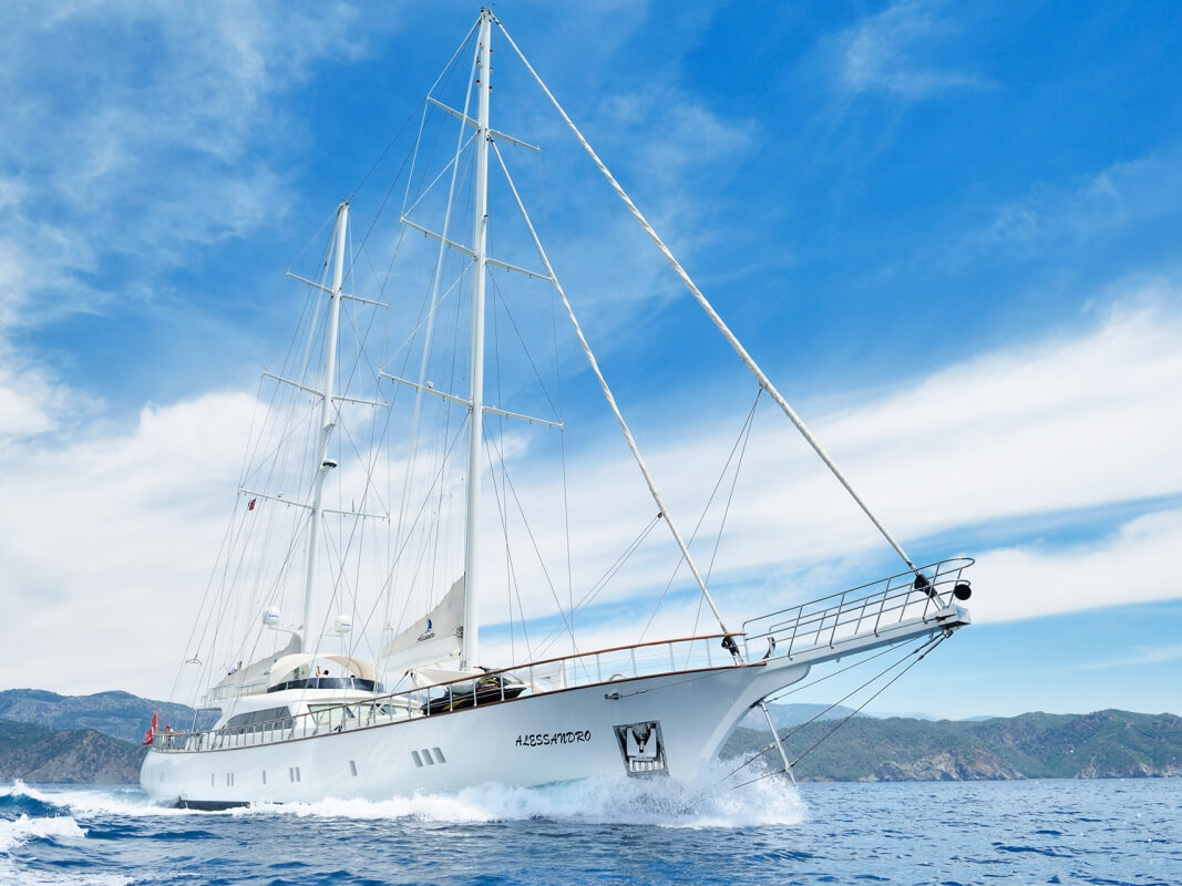 Alessandro I Ruth Yachting 1