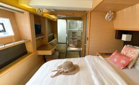 Six Degrees Lagoon Catamaran 21