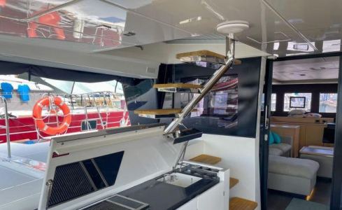 Six Degrees Lagoon Catamaran 5