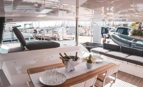 Drago Lagoon Catamaran 17