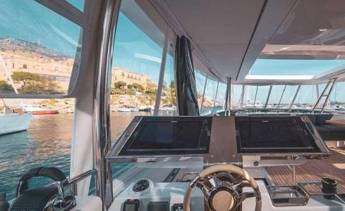 Drago Lagoon Catamaran 18