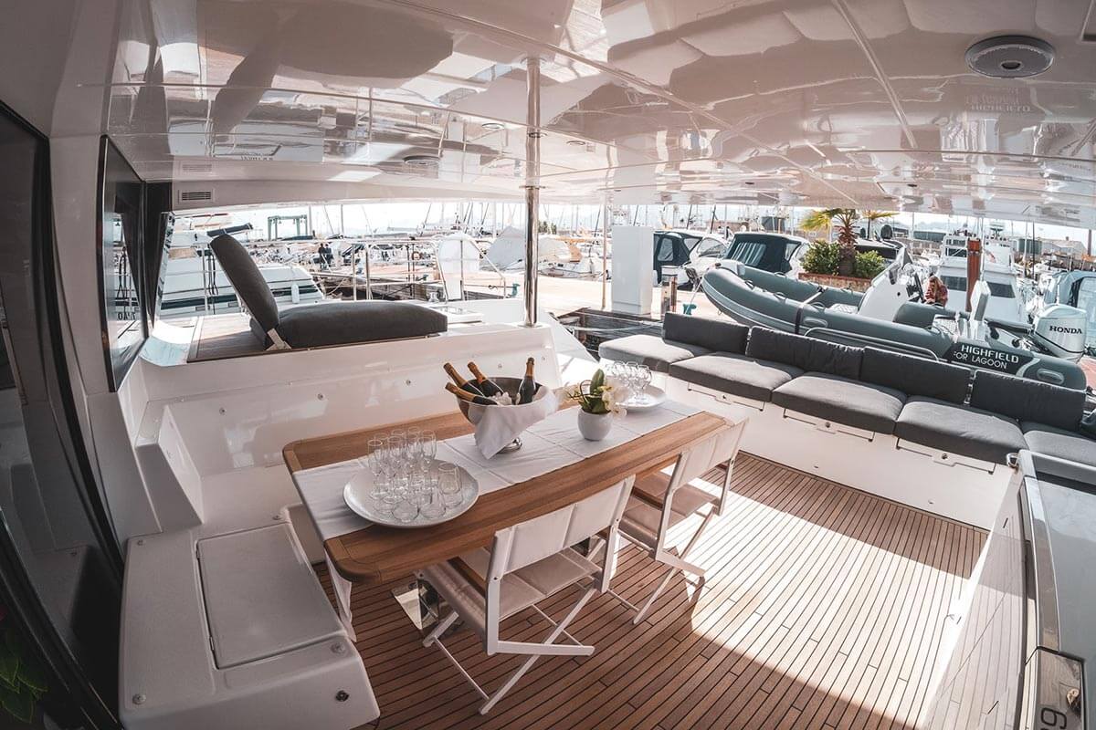 Drago Lagoon Catamaran 17