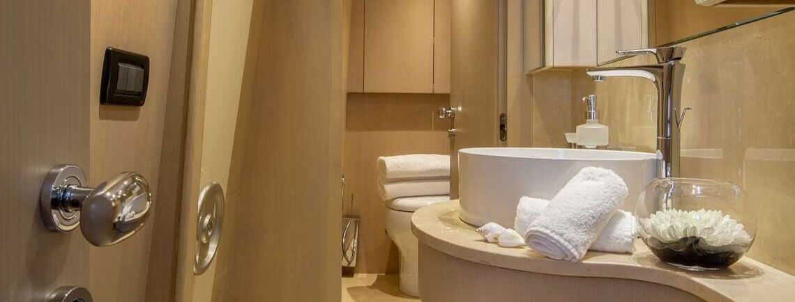 SUMMER FUN Admiral Yachts 17