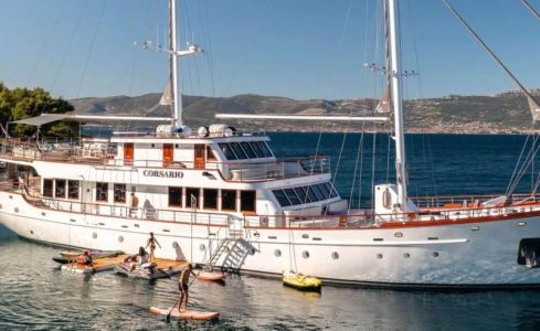 Charter di Superyacht Corsario 