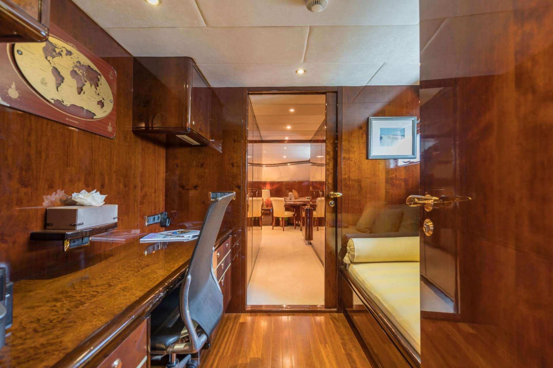 XANADU of LONDON Moonen 15