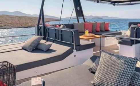 Alma Fountaine Pajot 10