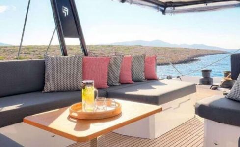 Alma Fountaine Pajot 9