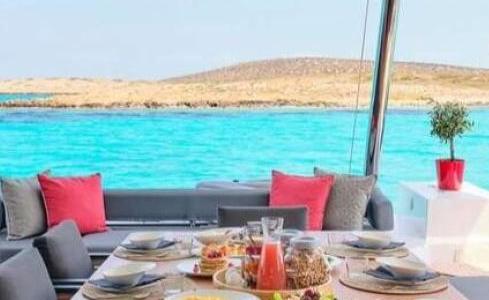 Alma Fountaine Pajot 5