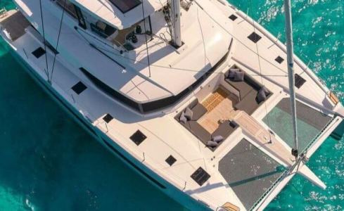 Alma Fountaine Pajot 8