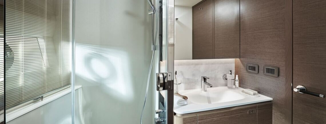 ELIZABETH Princess Yachts 17