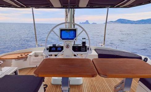 FLOW Lagoon Catamaran 6