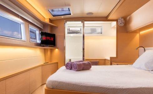 FLOW Lagoon Catamaran 15