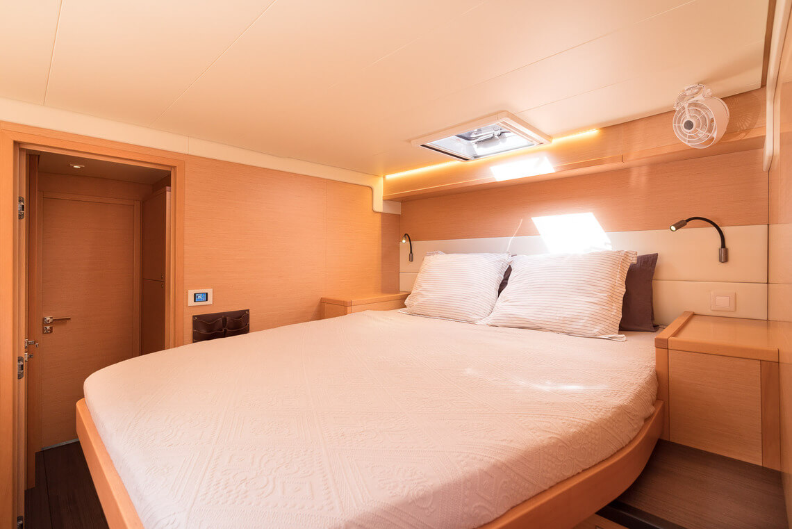 FLOW Lagoon Catamaran 16