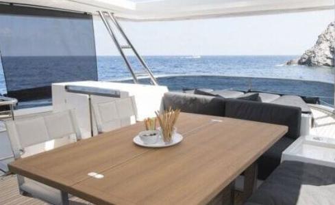 LA FREGATE Lagoon Catamaran 8