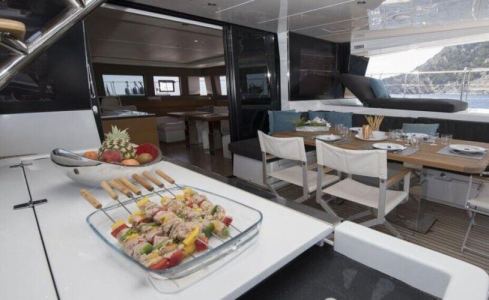 LA FREGATE Lagoon Catamaran 9