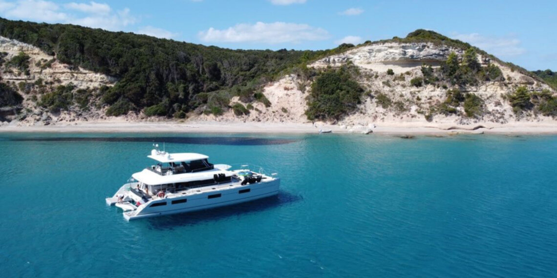 LA FREGATE Lagoon Catamaran 3