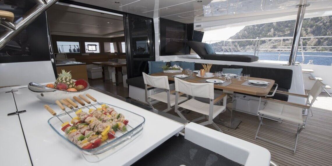 LA FREGATE Lagoon Catamaran 9