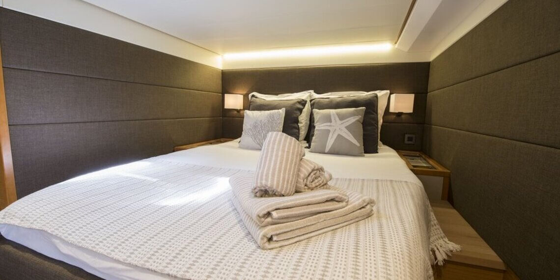 LA FREGATE Lagoon Catamaran 12