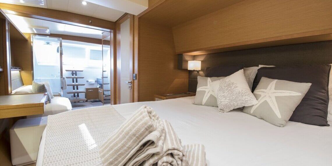 LA FREGATE Lagoon Catamaran 7