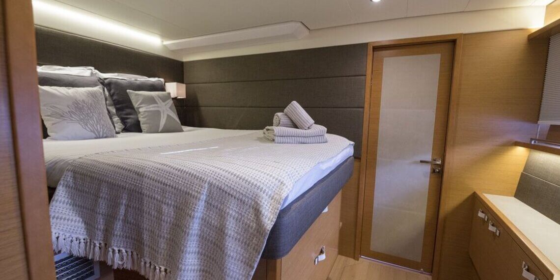 LA FREGATE Lagoon Catamaran 14