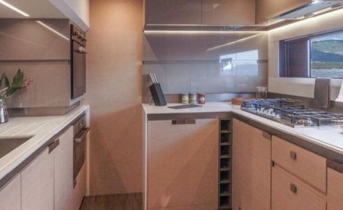 AQUA TIKI III  Fountaine Pajot 15