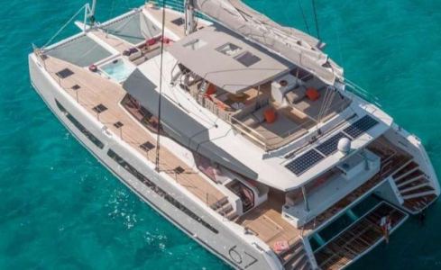 AQUA TIKI III  Fountaine Pajot 10