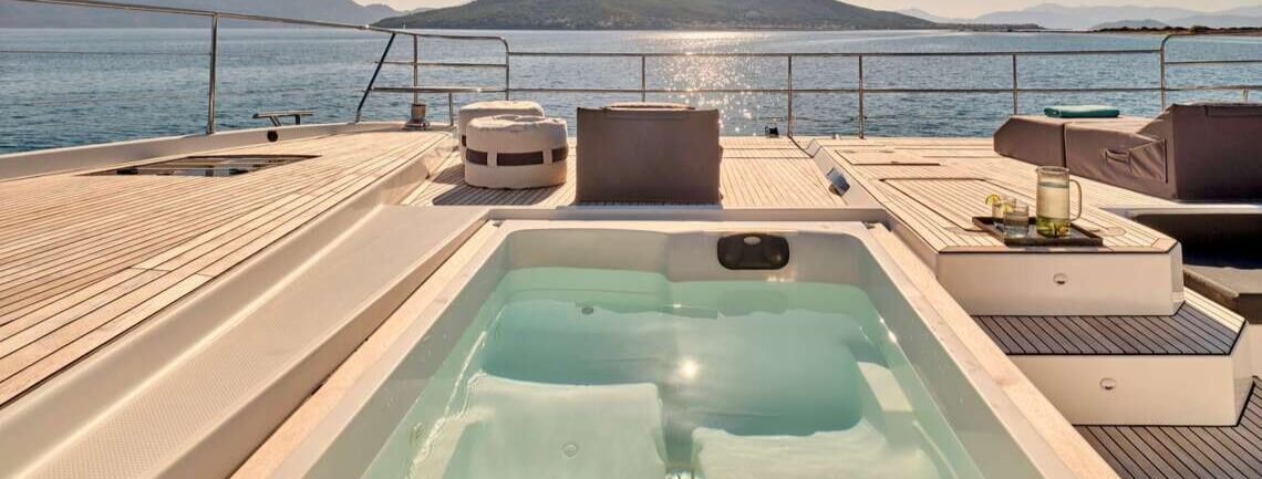 ChristAl MiO Fountaine Pajot 5