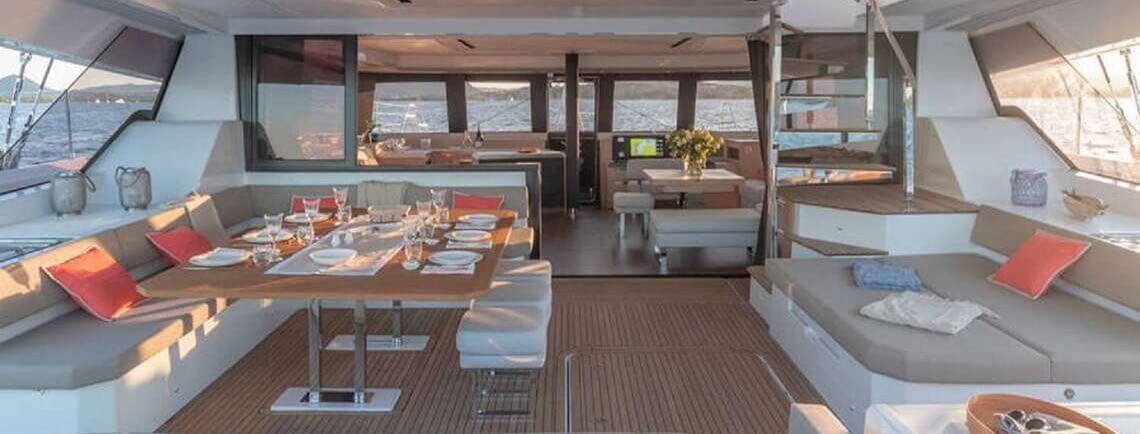 LOOMA Fountaine Pajot 4