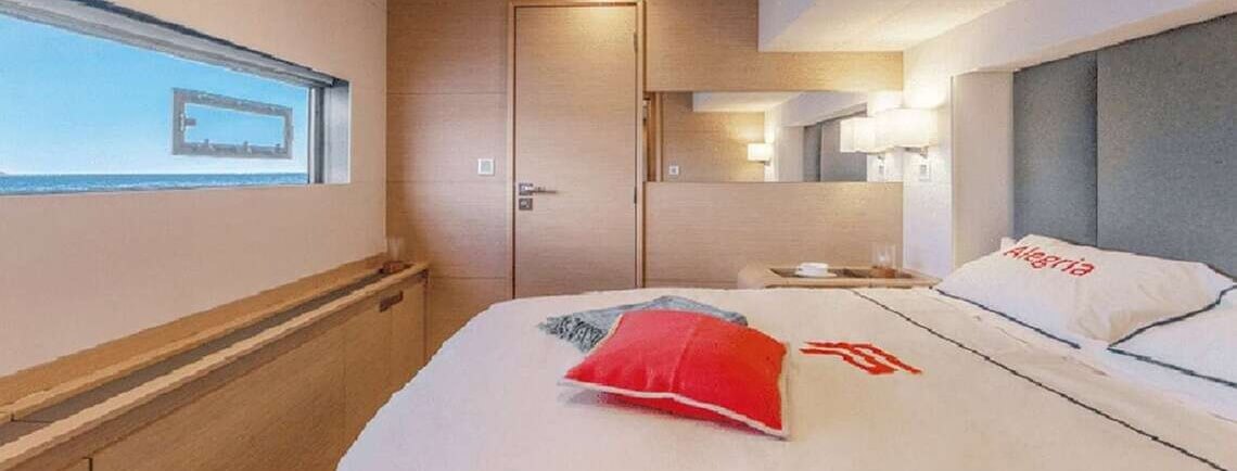 LOOMA Fountaine Pajot 11