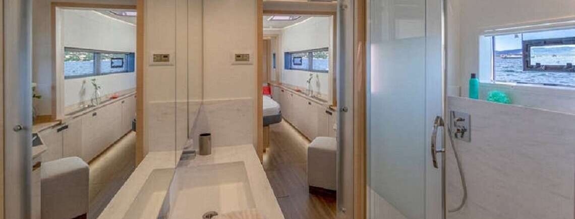 LOOMA Fountaine Pajot 12
