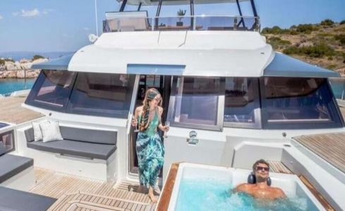 D2																Fountaine Pajot 6