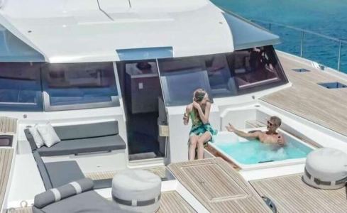 D2 Fountaine Pajot 10