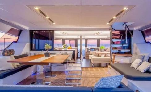 D2 Fountaine Pajot 19