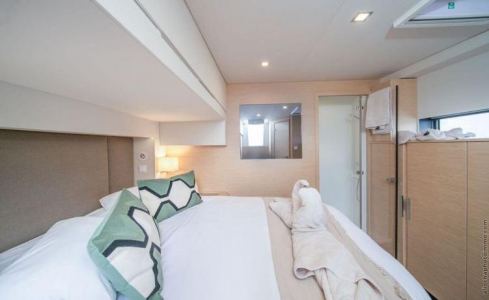 OKINAWA Fountaine Pajot 9