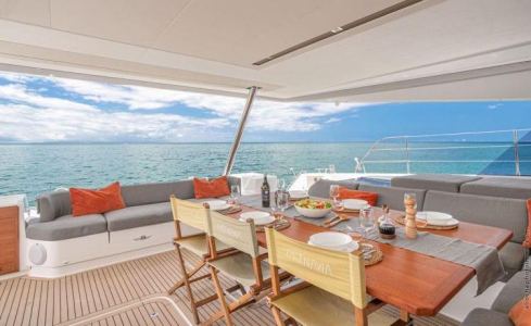 OKINAWA Fountaine Pajot 11