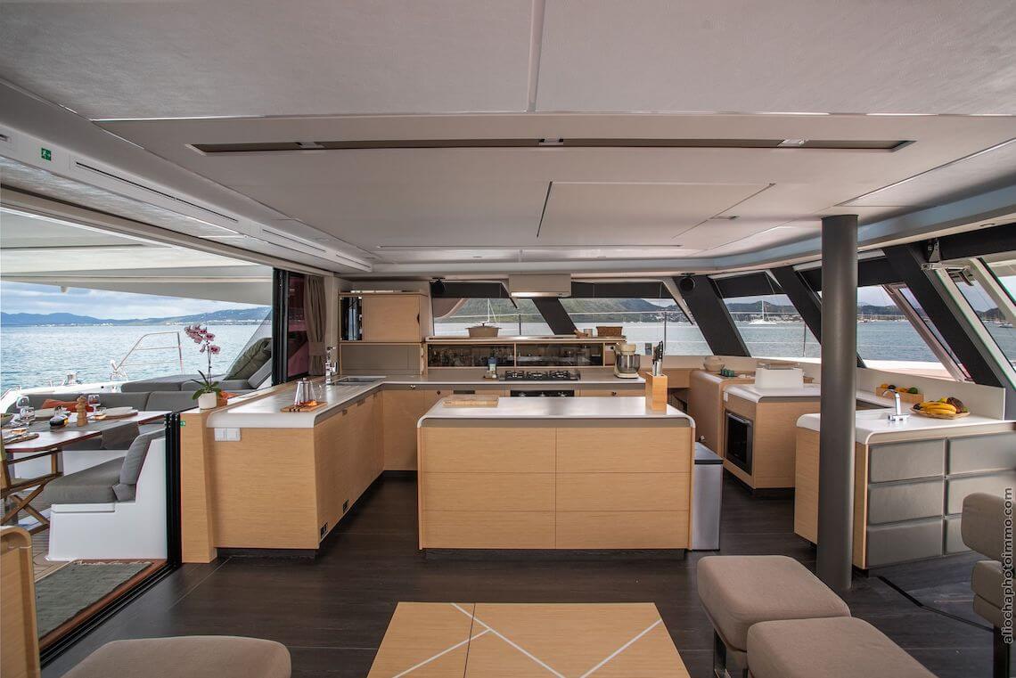 OKINAWA Fountaine Pajot 10