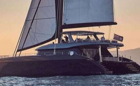 Superyacht charter ENTRE4