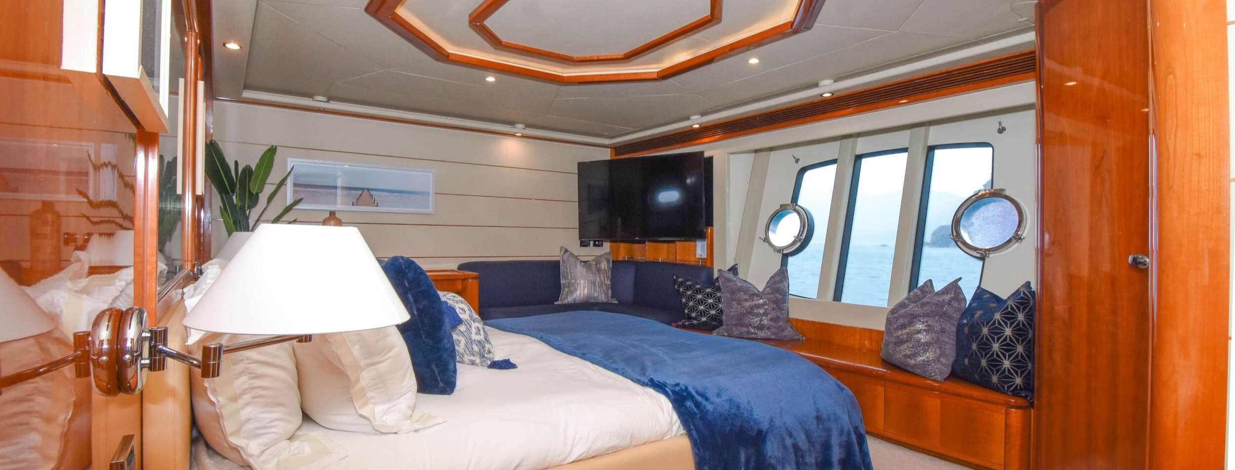 INDULGE II Ferretti 7