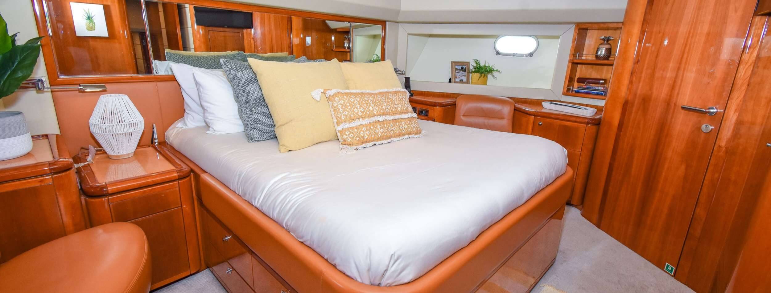 INDULGE II Ferretti 9