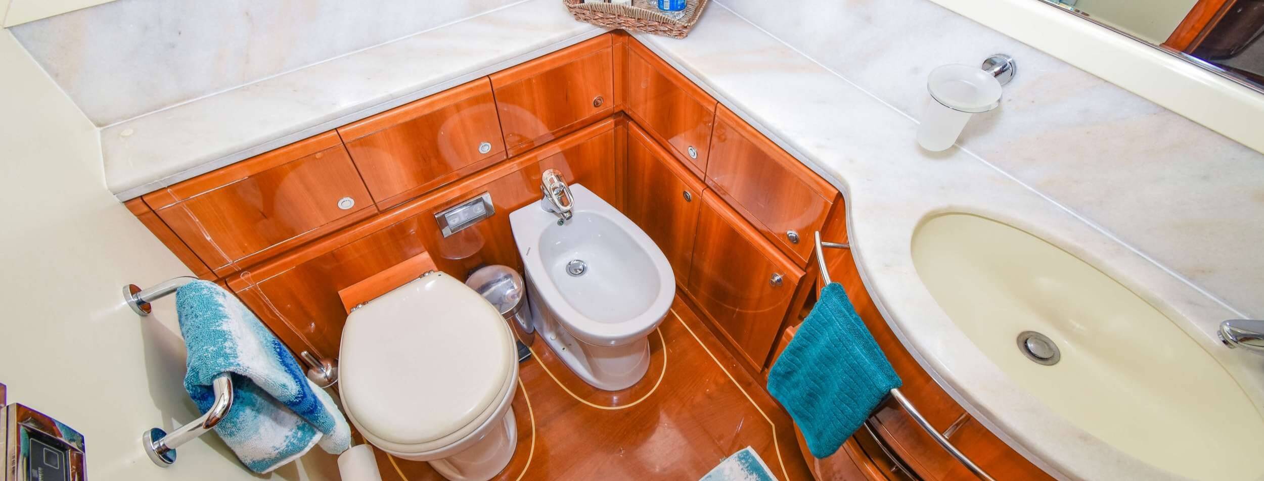 INDULGE II Ferretti 10