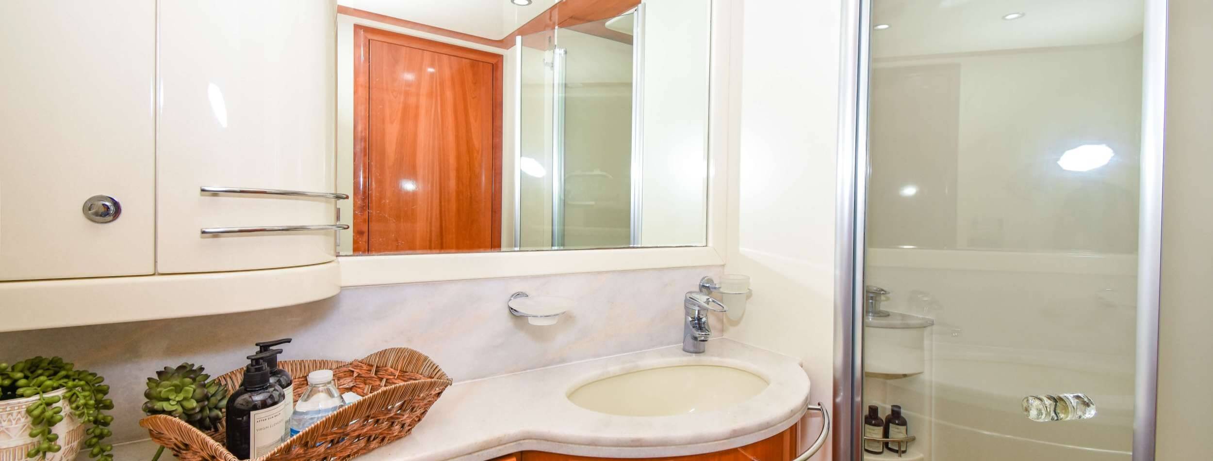 INDULGE II Ferretti 12