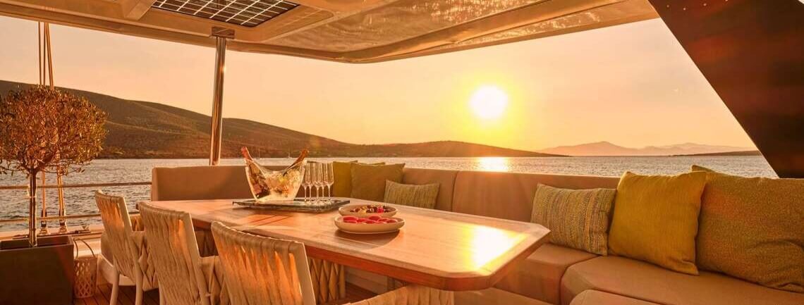 AD ASTRA 80 Fountaine Pajot 10