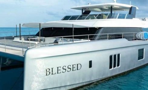 Superyacht charter BLESSED