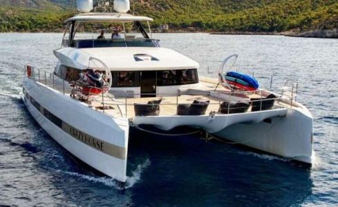 CRAZY HORSE Lagoon Catamaran 0