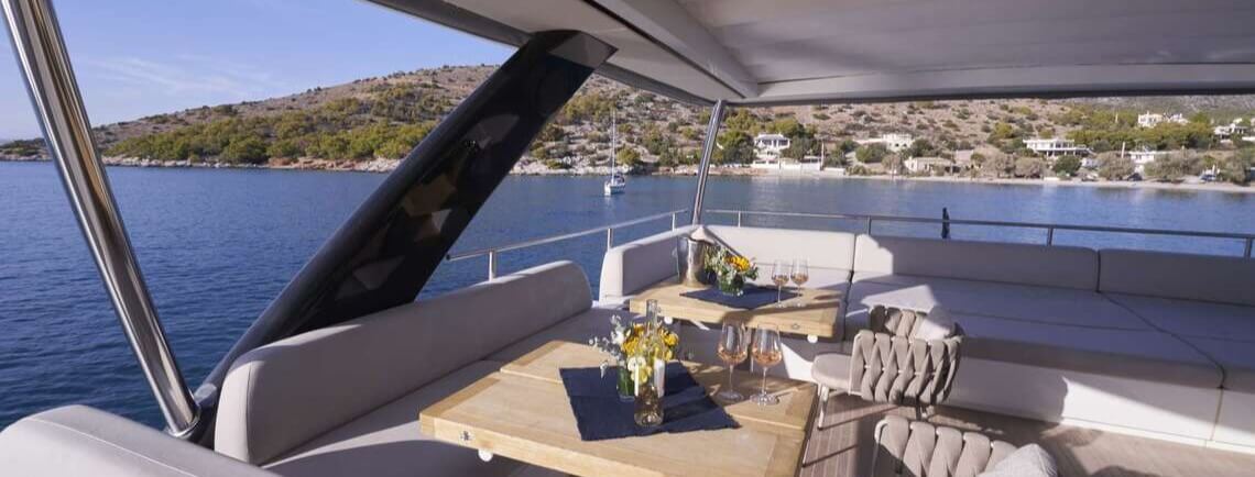 CRAZY HORSE Lagoon Catamaran 1