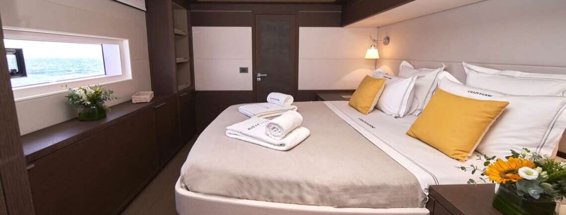 CRAZY HORSE Lagoon Catamaran 15