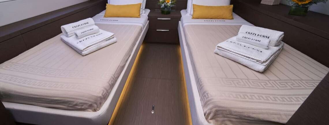 CRAZY HORSE Lagoon Catamaran 17