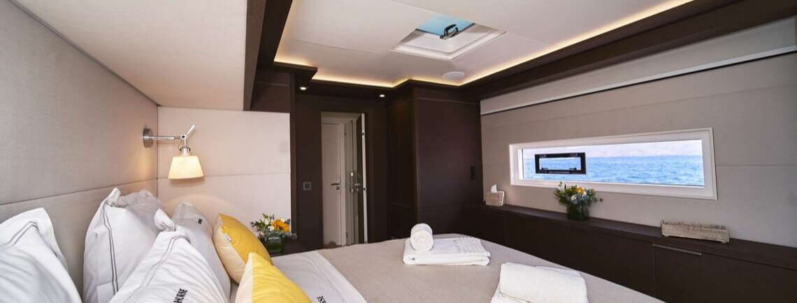 CRAZY HORSE Lagoon Catamaran 18